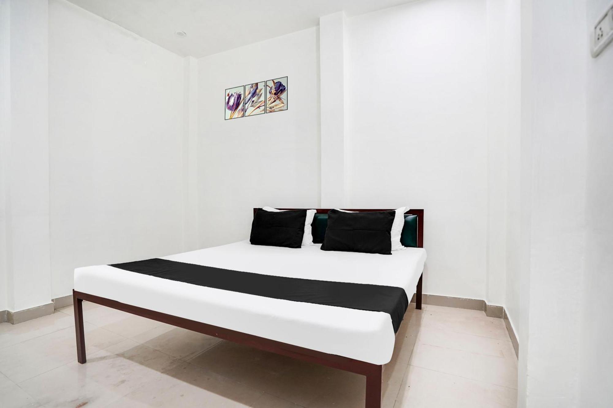 Hotel O The Moon Bareilly Exterior foto